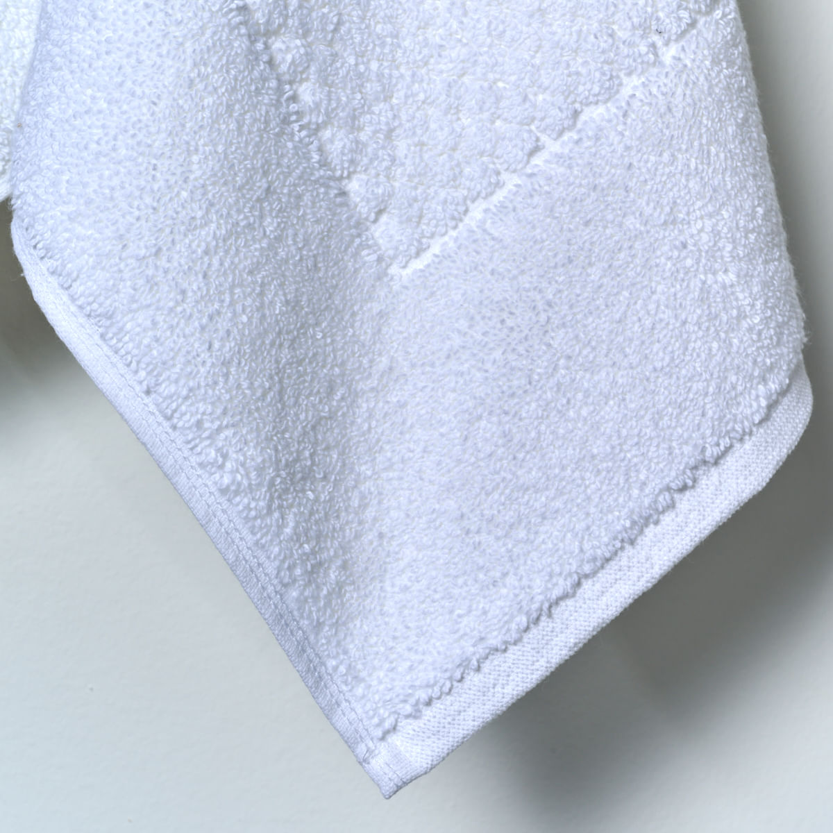 03 06 0033 Piso Seven Hundred Branco 002